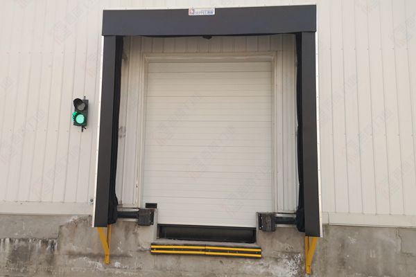 伸缩式装卸货平台 伸缩式装卸货平台