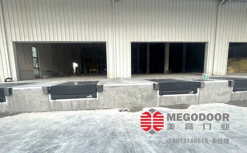 Fixed Dock Levelers: Achieving Efficient and Safe Cargo Handling Solutions插图1 Fixed Dock Levelers: Achieving Efficient and Safe Cargo Handling Solutions插图1