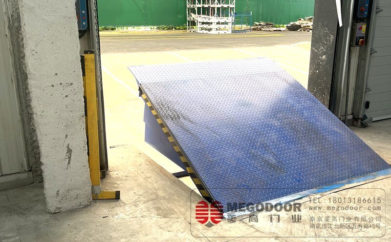 Electric Hydraulic Loading and Unloading Platform: Mego Hydraulic Dock Leveler插图2 Electric Hydraulic Loading and Unloading Platform: Mego Hydraulic Dock Leveler插图2