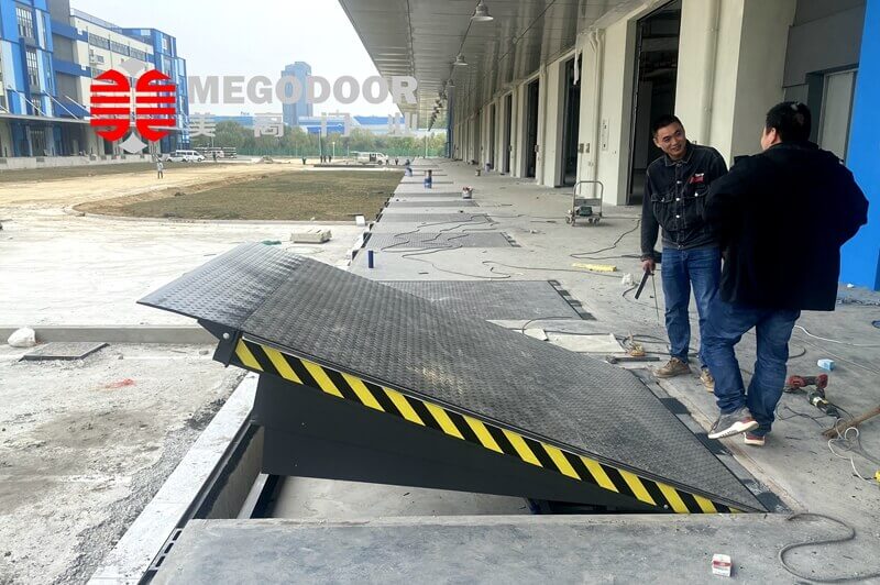 Fixed Loading Platforms: Efficient and Safe Solutions for Logistics Handling插图1