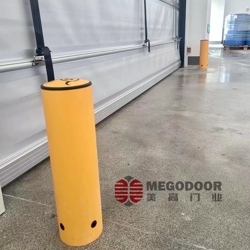 Guardians of the Gate: Flexible Bumper Post Systems Provide Safety Barriers for Industrial Fast Rolling Doors插图